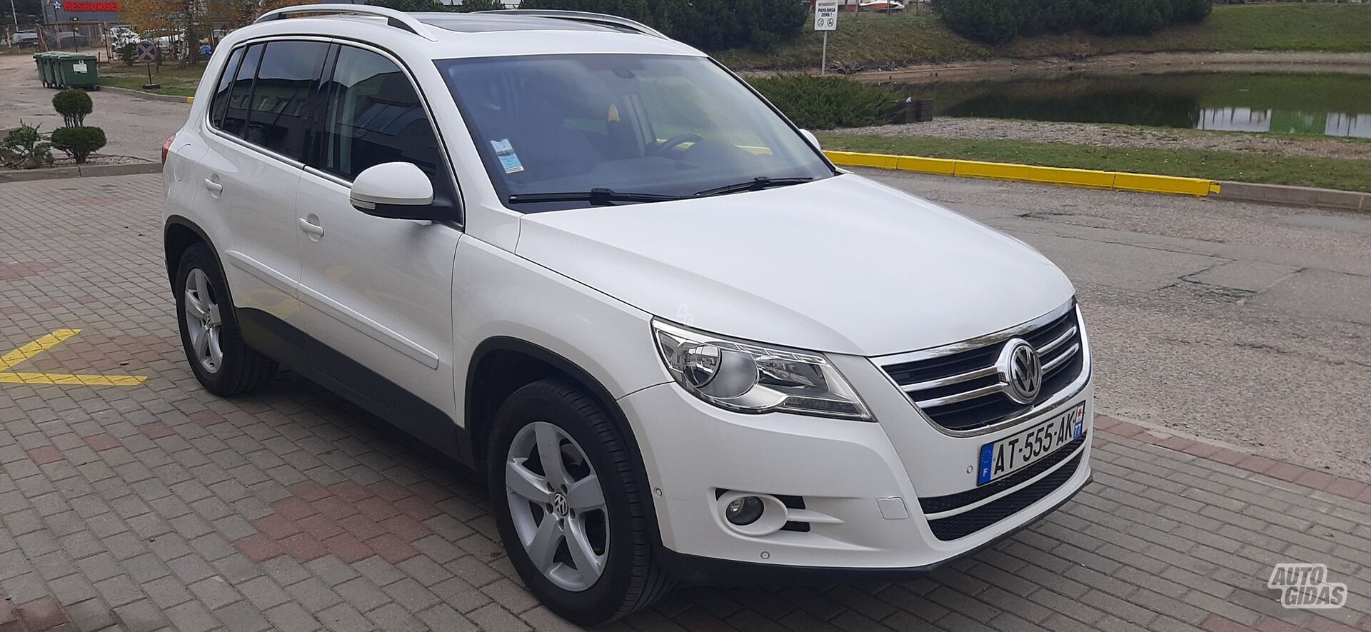 Volkswagen Tiguan 2010 г Внедорожник / Кроссовер