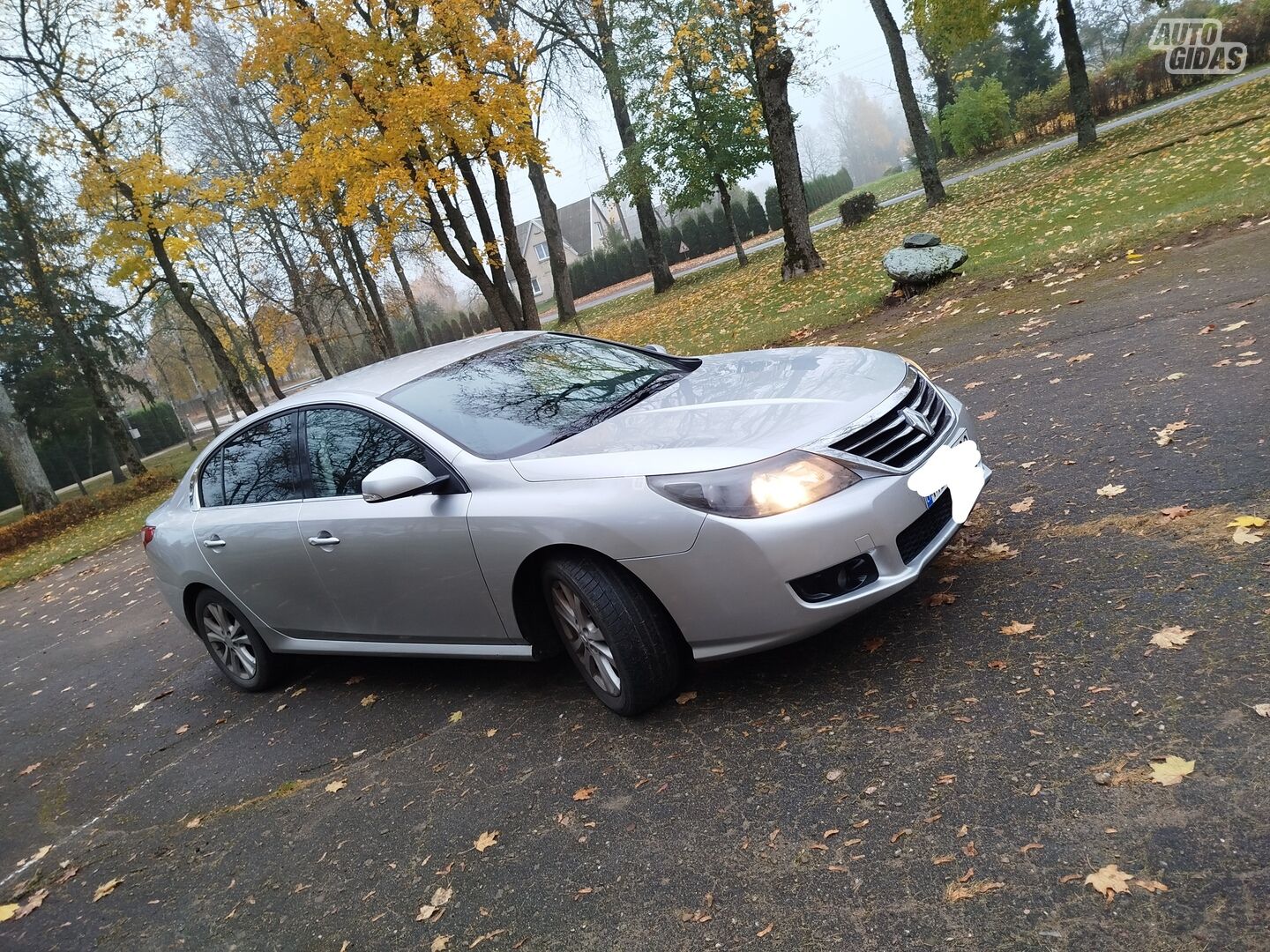 Renault Latitude 2013 y Sedan