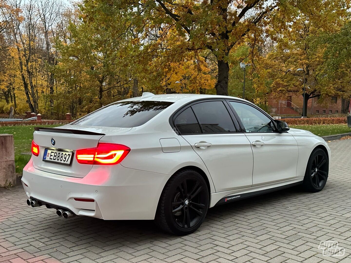 Bmw 330 2017 y Sedan