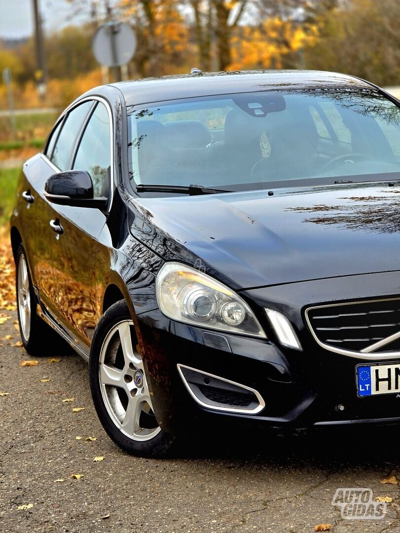 Volvo S60 II 2010 y