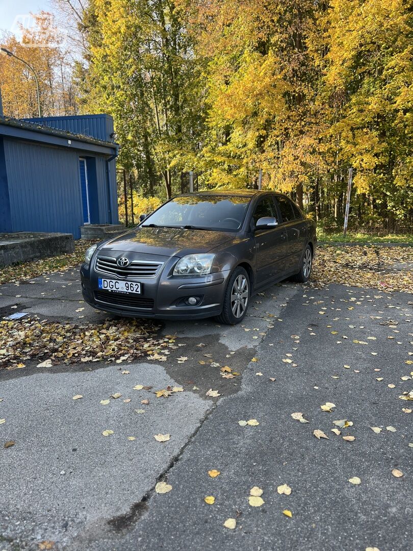 Toyota Avensis 2008 y Sedan