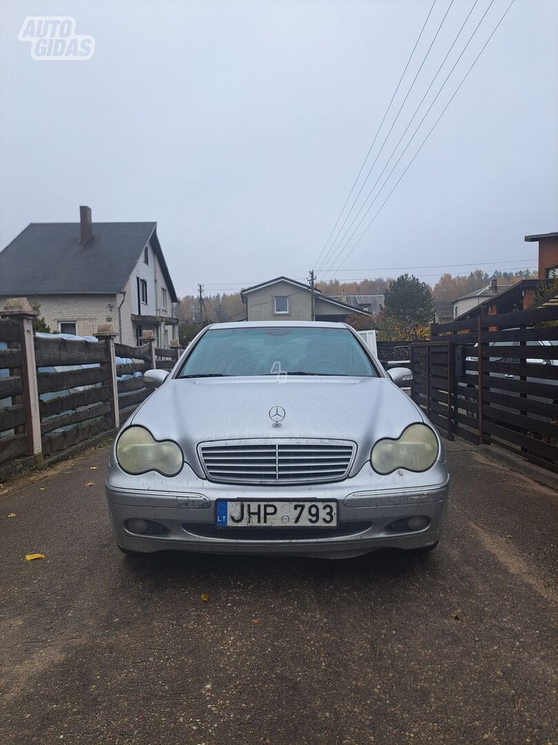 Mercedes-Benz C 220 W203 CDI 2003 y