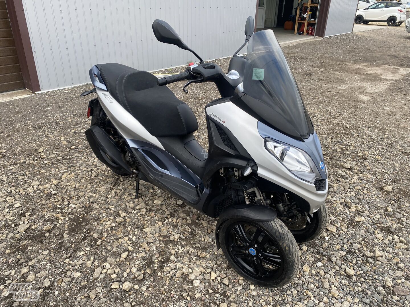 Piaggio MP-3 2020 y Three-wheel motorcycle