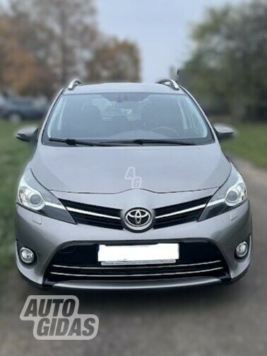 Toyota Verso 2016 г Минивэн