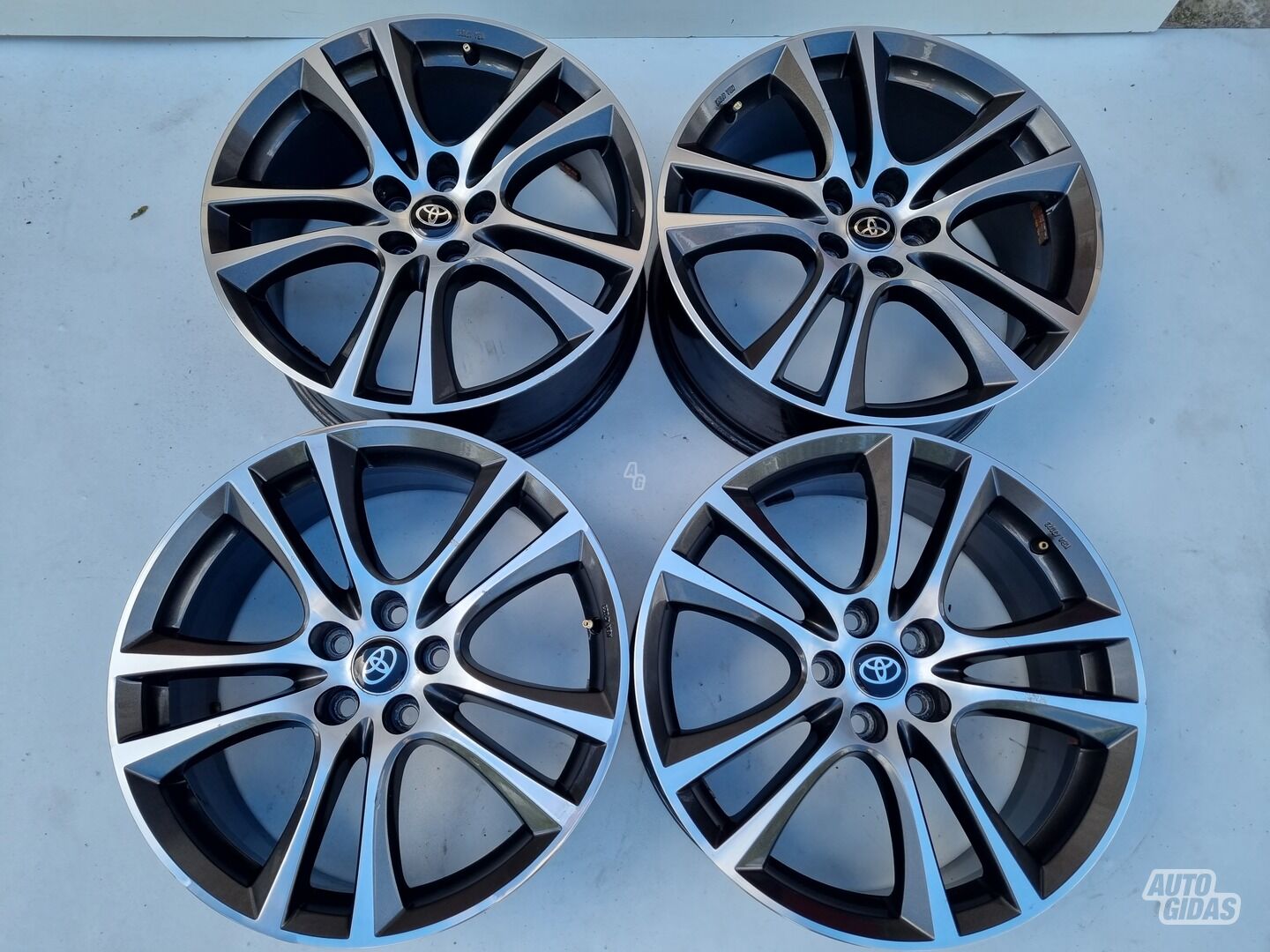 Toyota R19 RAV4 light alloy R19 rims