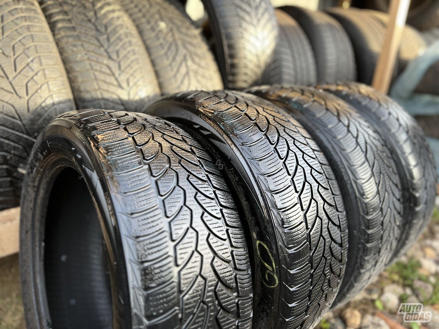 Bridgestone BLIZZAK LM32 R16 универсальные шины для автомобилей