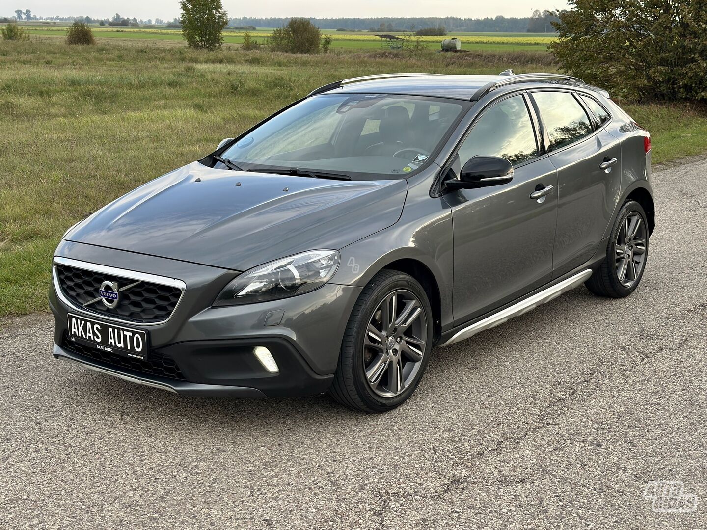 Volvo V40 Cross Country 2013 г Внедорожник / Кроссовер