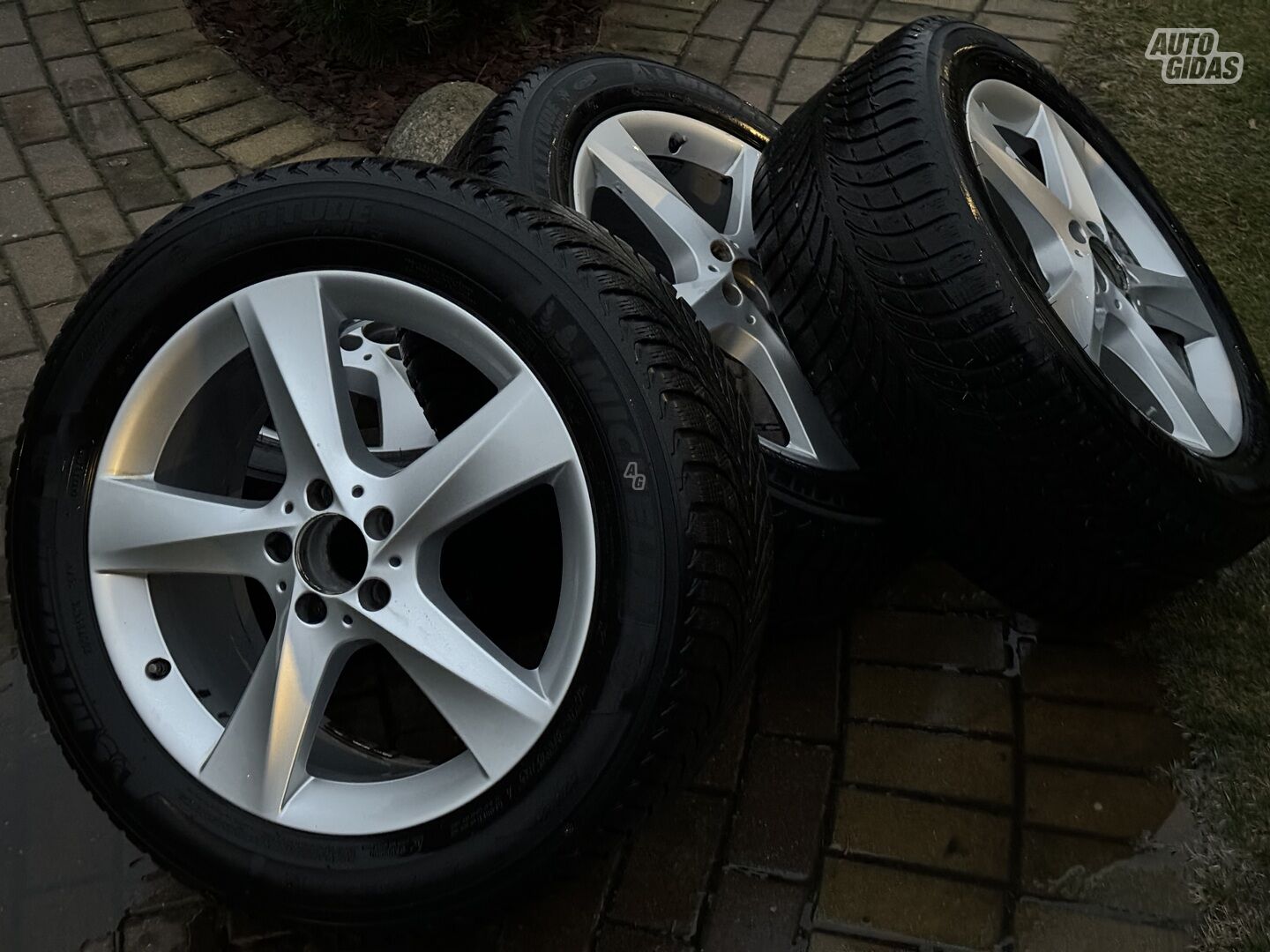 Mercedes-Benz light alloy R19 rims