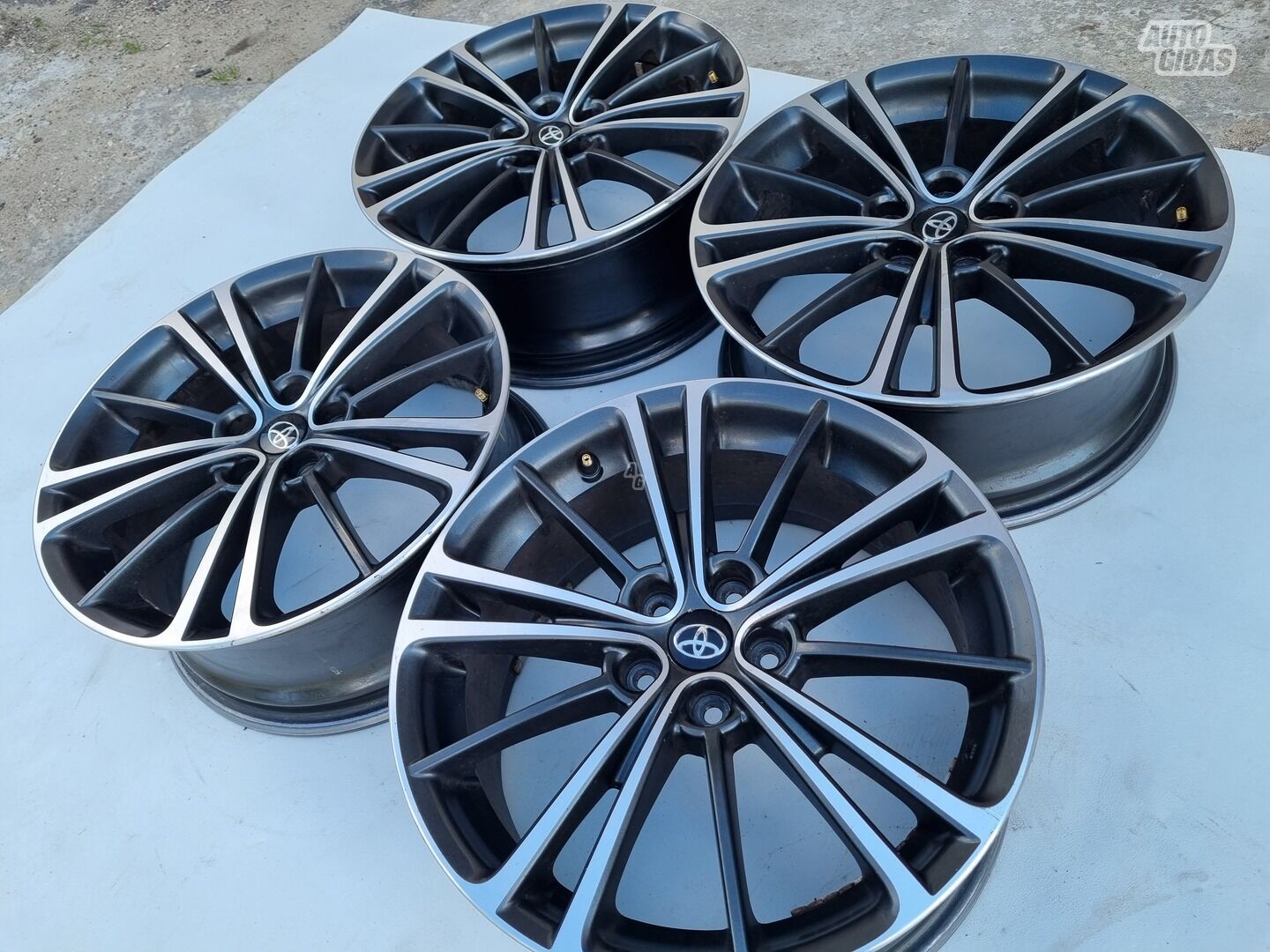 Toyota Prius, Corolla Prius light alloy R17 rims