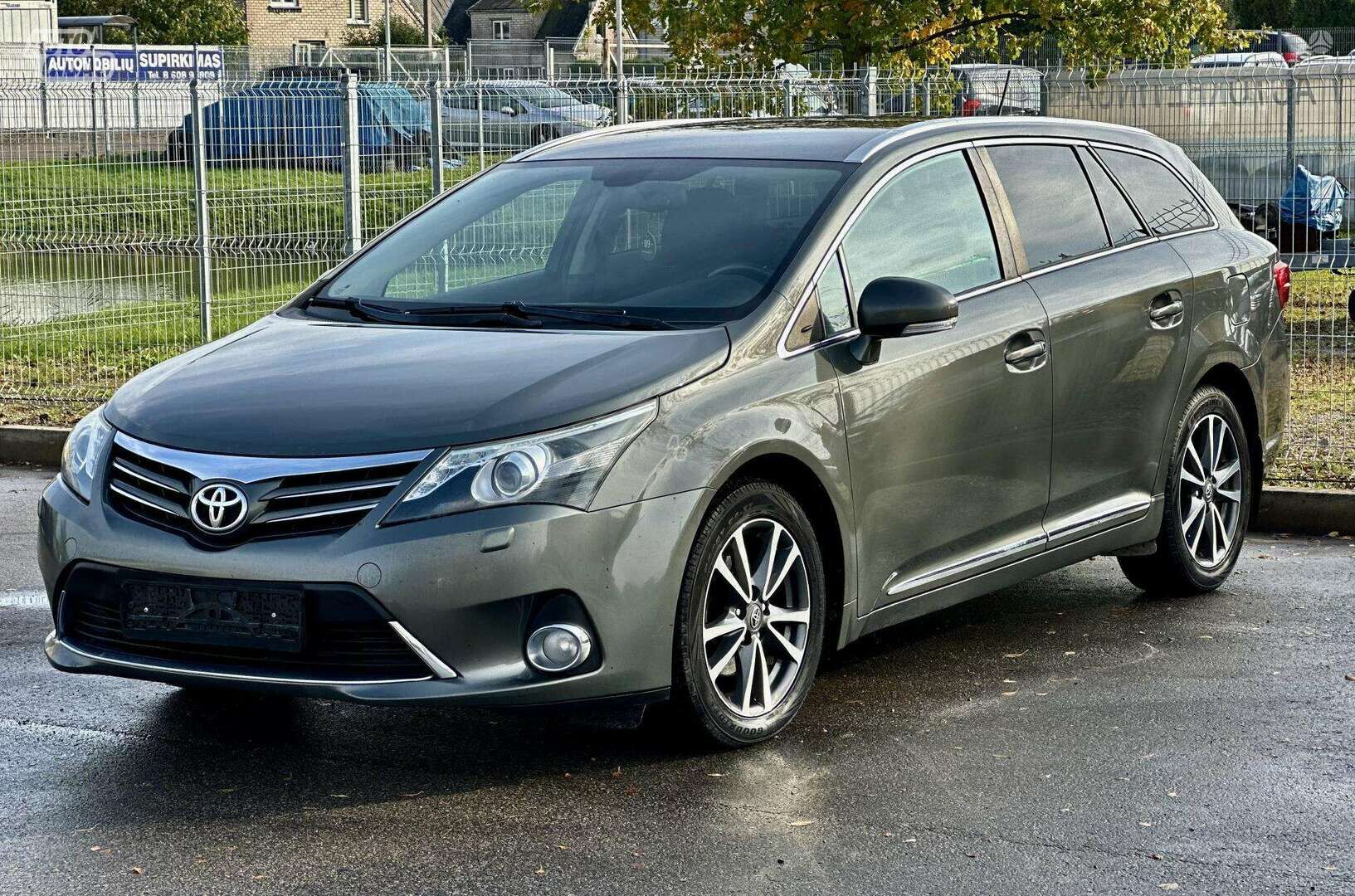 Toyota Avensis 2012 m Universalas