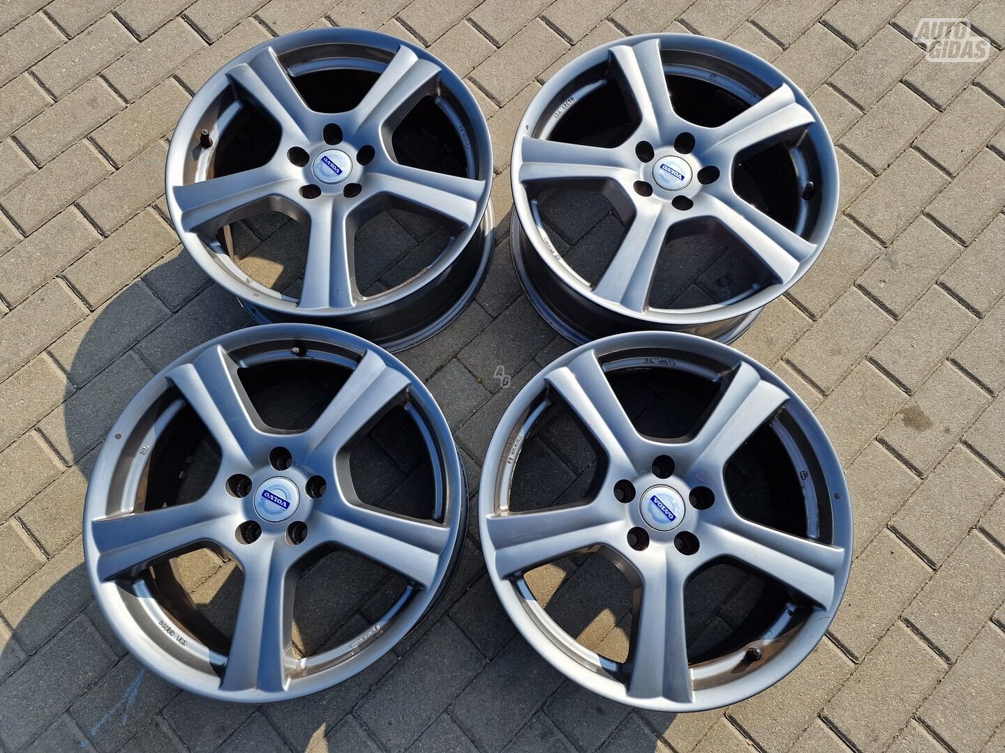 Volvo XC40, XC60, XC70, XC60 light alloy R18 rims