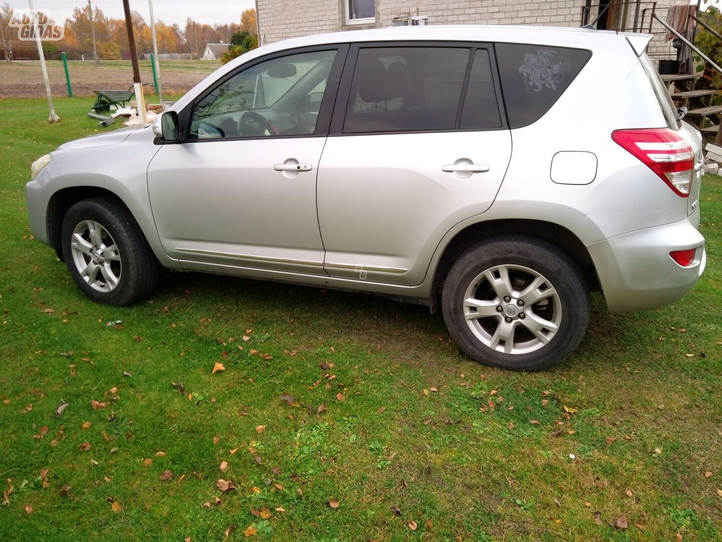 Toyota RAV4 III 2010 y