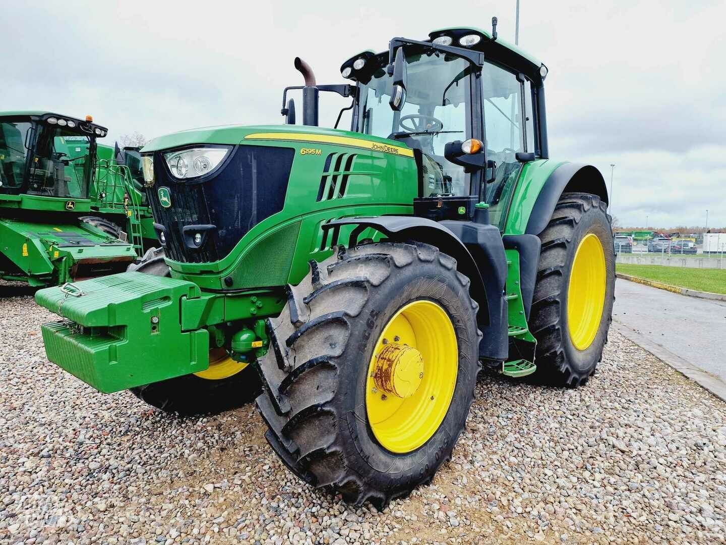 John Deere 2020 y Tractor