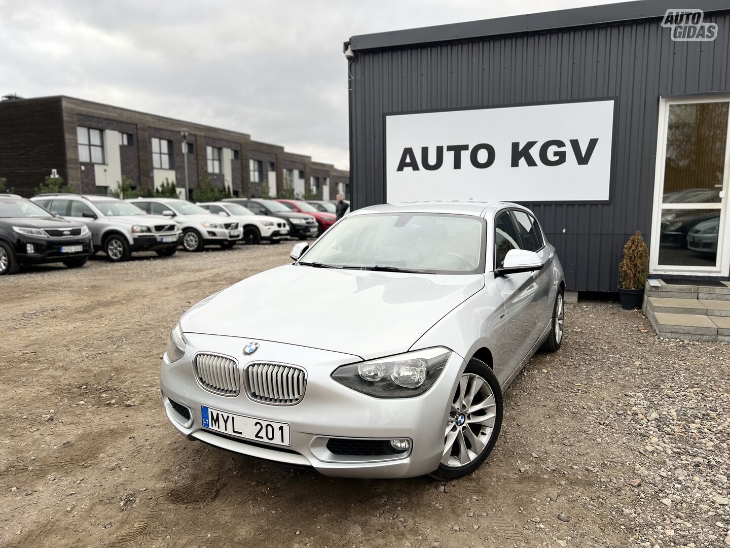 Bmw 118 2011 y Hatchback