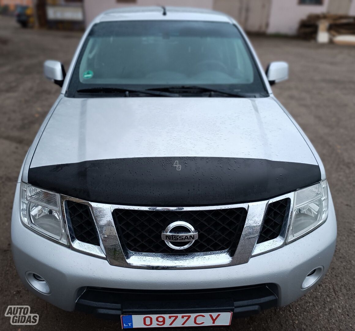 Nissan Navara III 2010 y