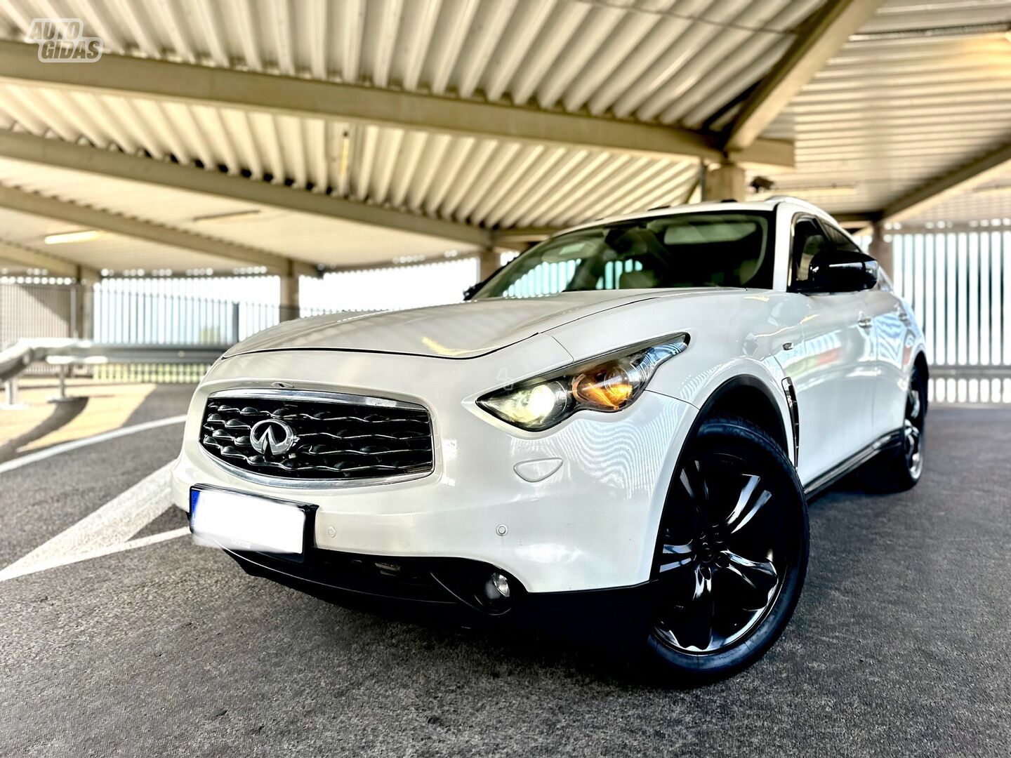 Infiniti FX30 2011 m Visureigis / Krosoveris