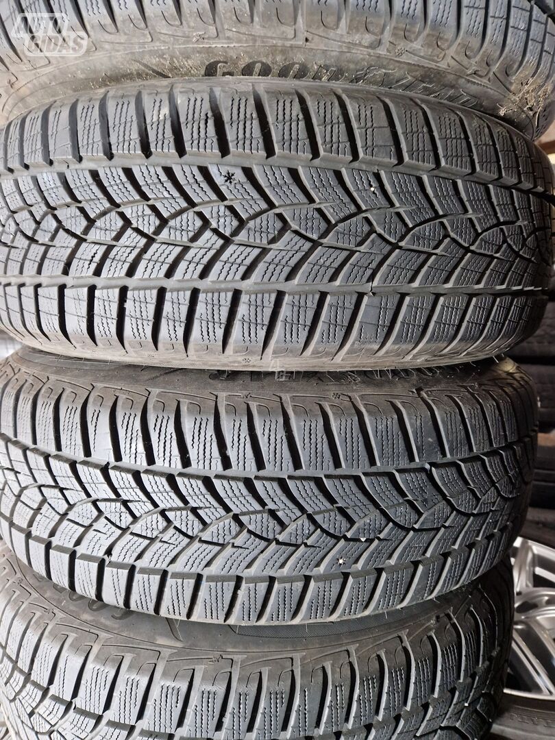 Goodyear 8mm kaip naujos R17 зимние шины для автомобилей