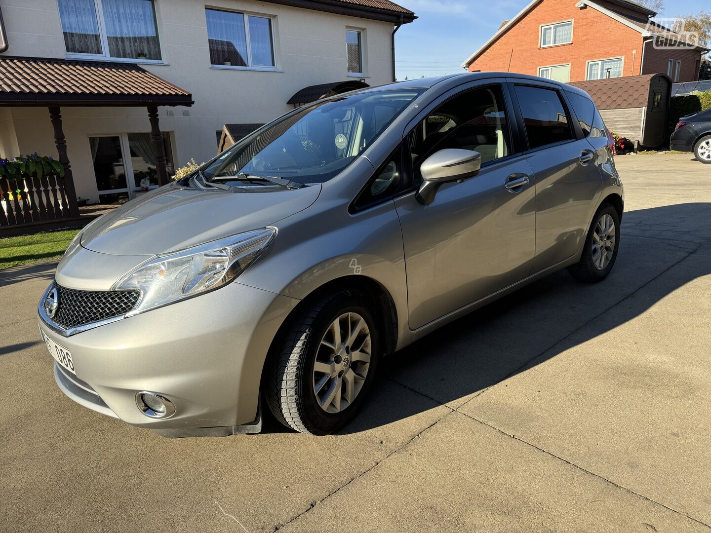 Nissan Note 2015 y Hatchback