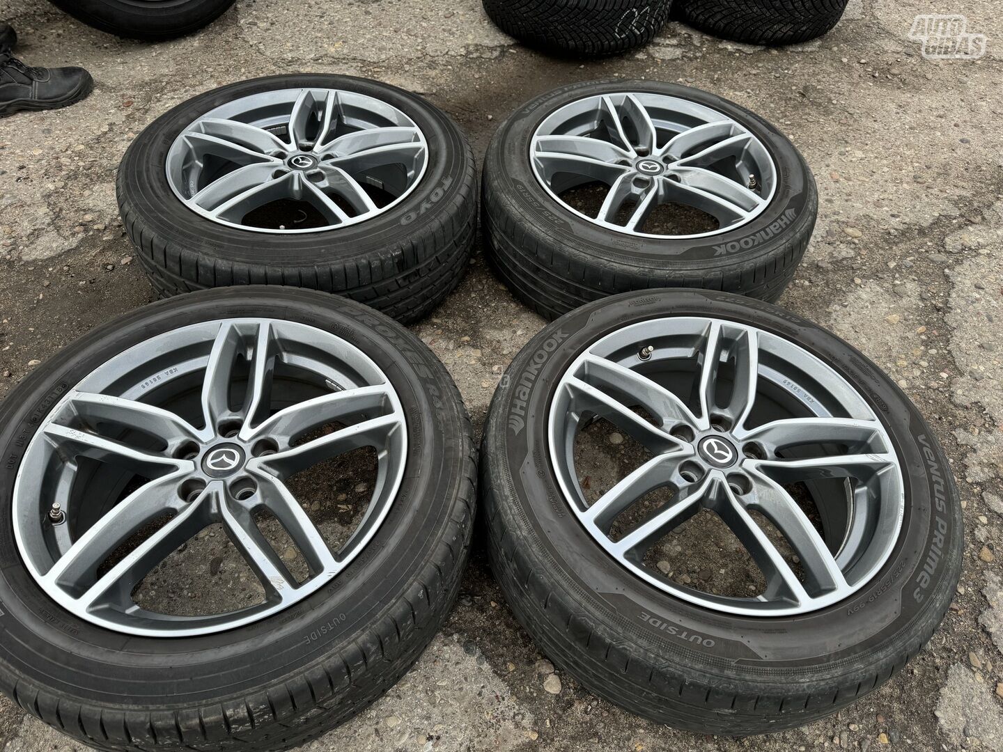 Mazda Siunciam, 8J ET45 light alloy R19 rims