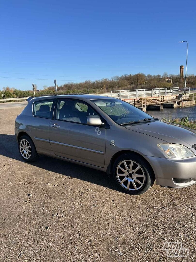 Toyota Corolla 2003 г Хэтчбек