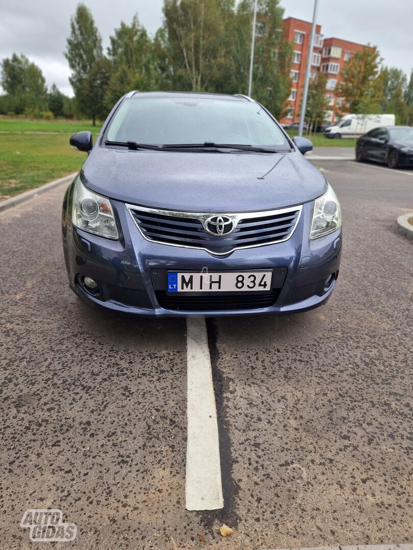 Toyota Avensis 2010 y Wagon