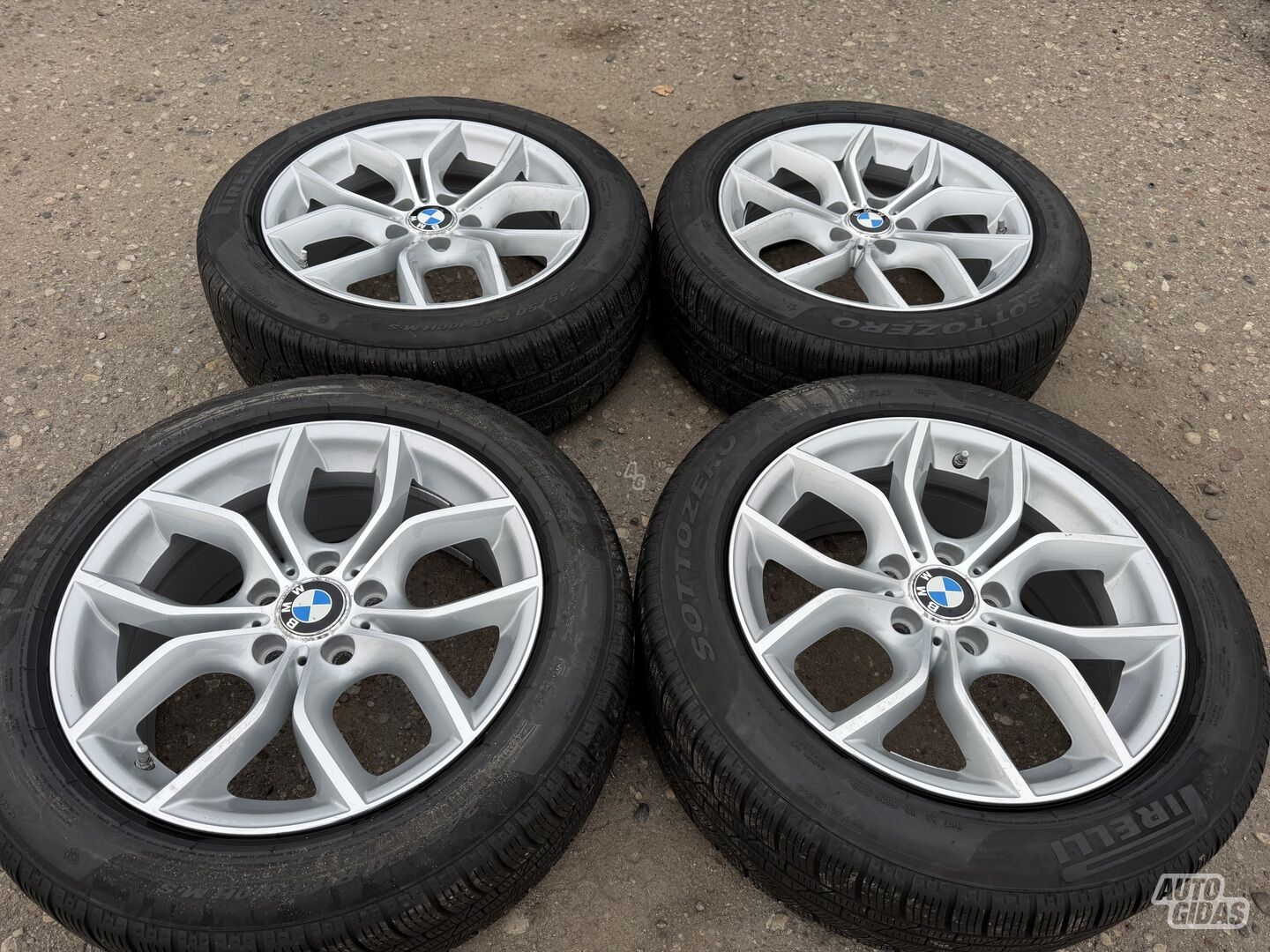 BMW Siunciam, 8J ET43 light alloy R18 rims