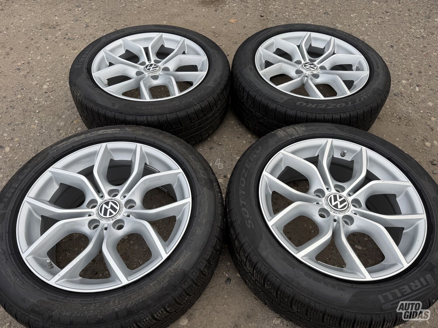 Volkswagen Siunciam, 8J ET43 Transporter light alloy R18 rims