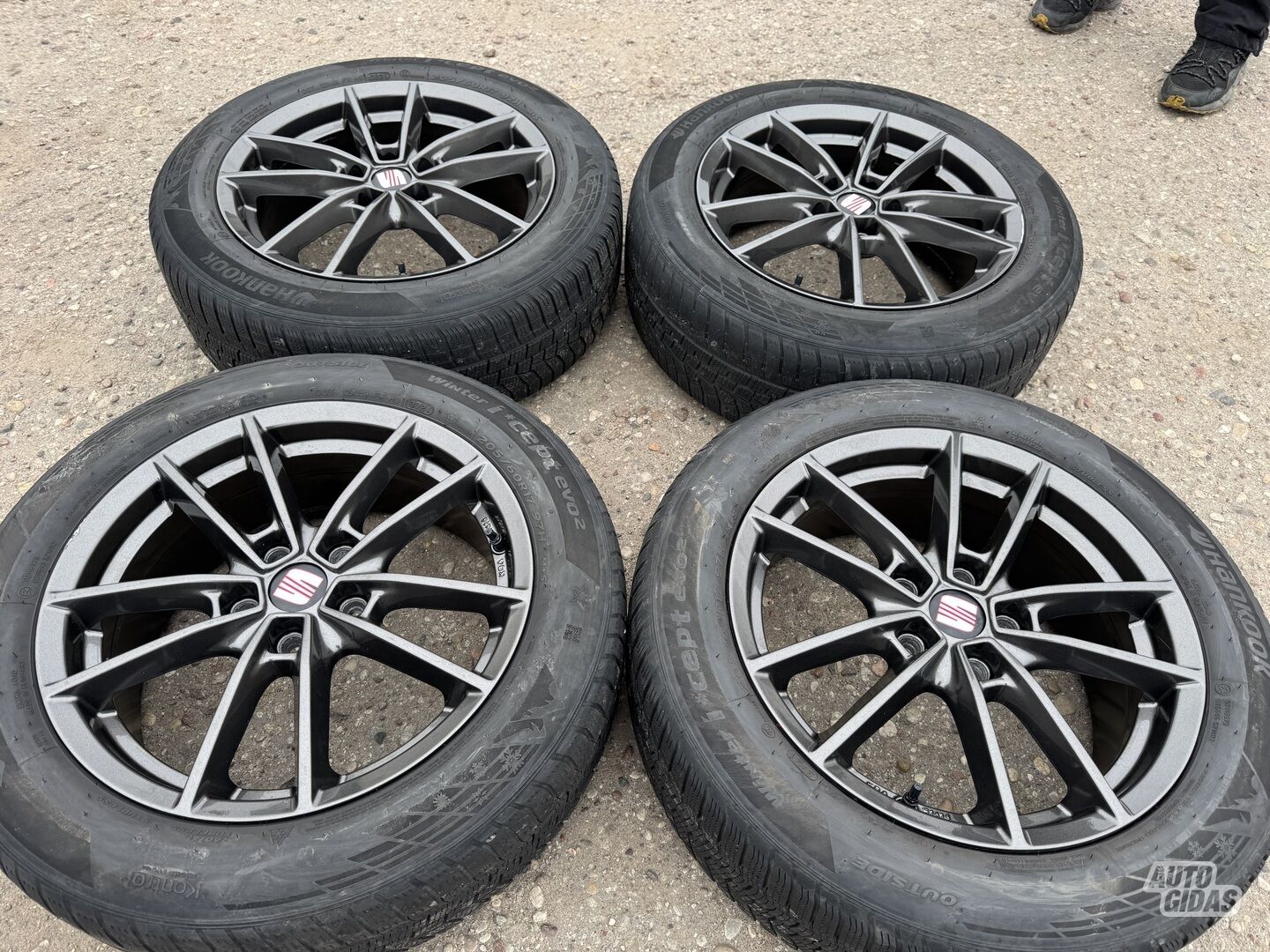 Seat Siunciam, 7J ET48 light alloy R17 rims