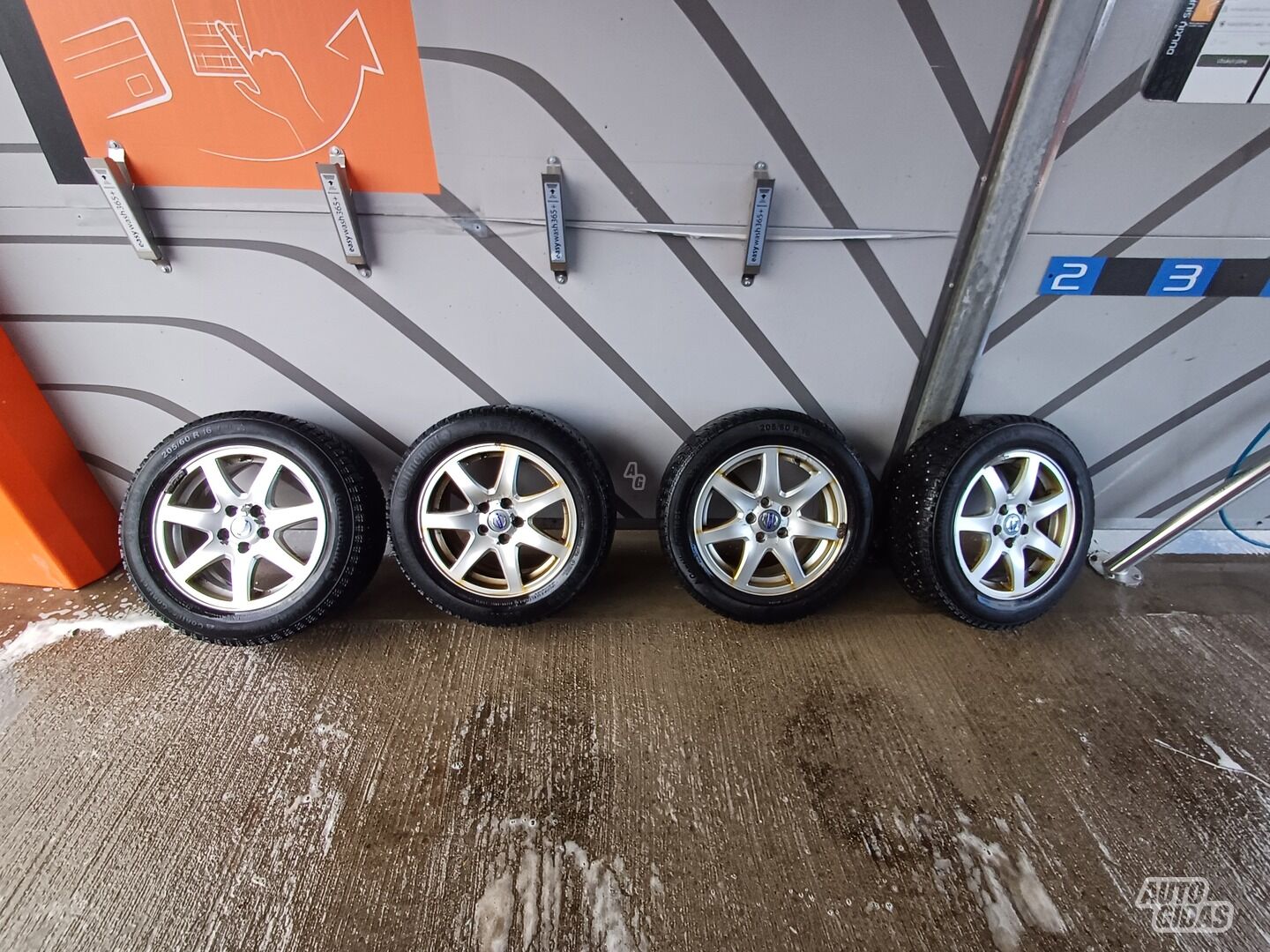 Volvo light alloy R16 rims