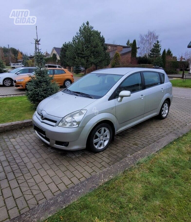 Toyota Corolla Verso 2005 г Универсал