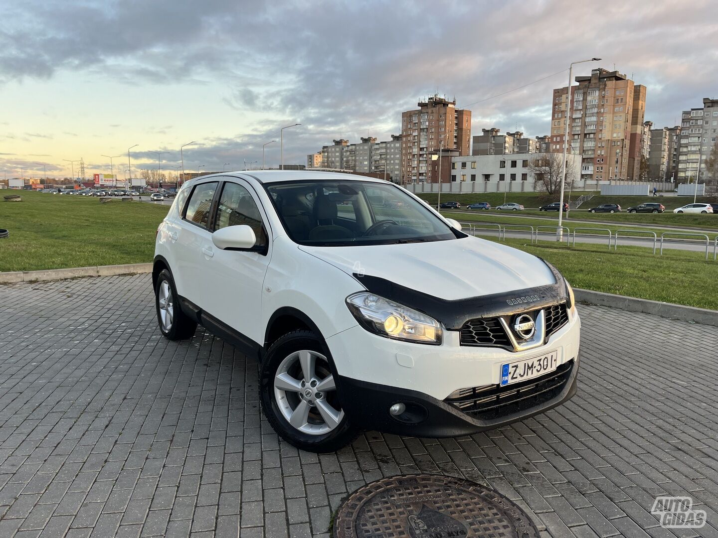 Nissan Qashqai 2012 y Off-road / Crossover