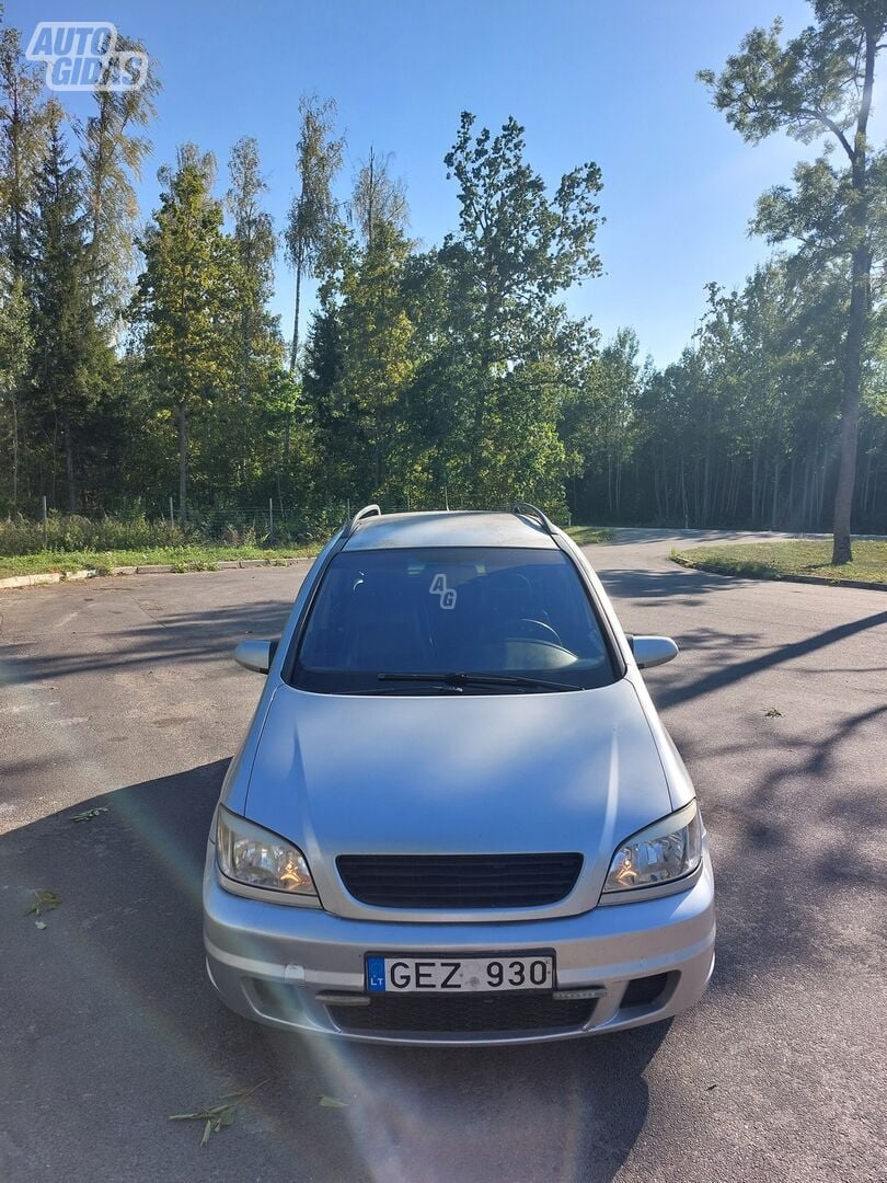 Opel Zafira A 2004 y