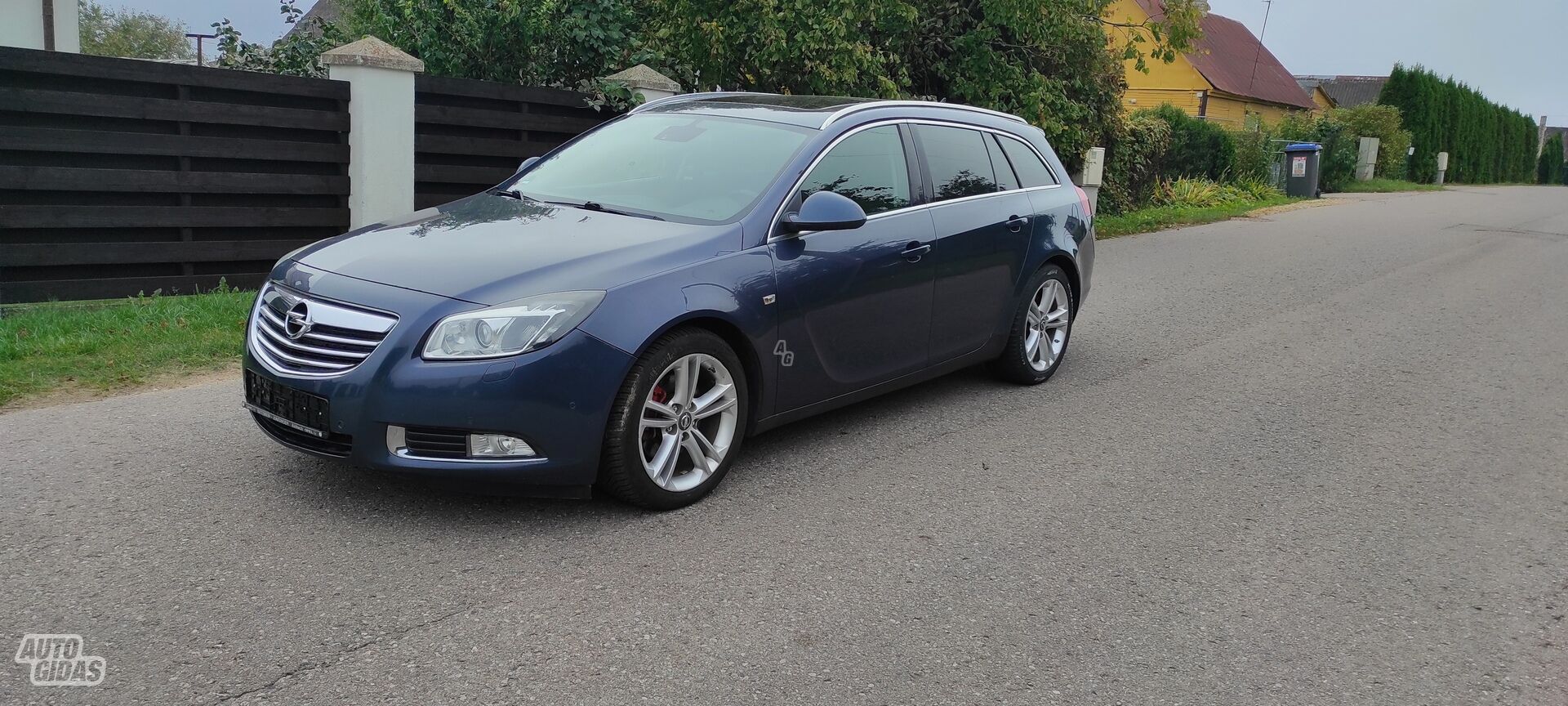 Opel Insignia 2010 г Универсал