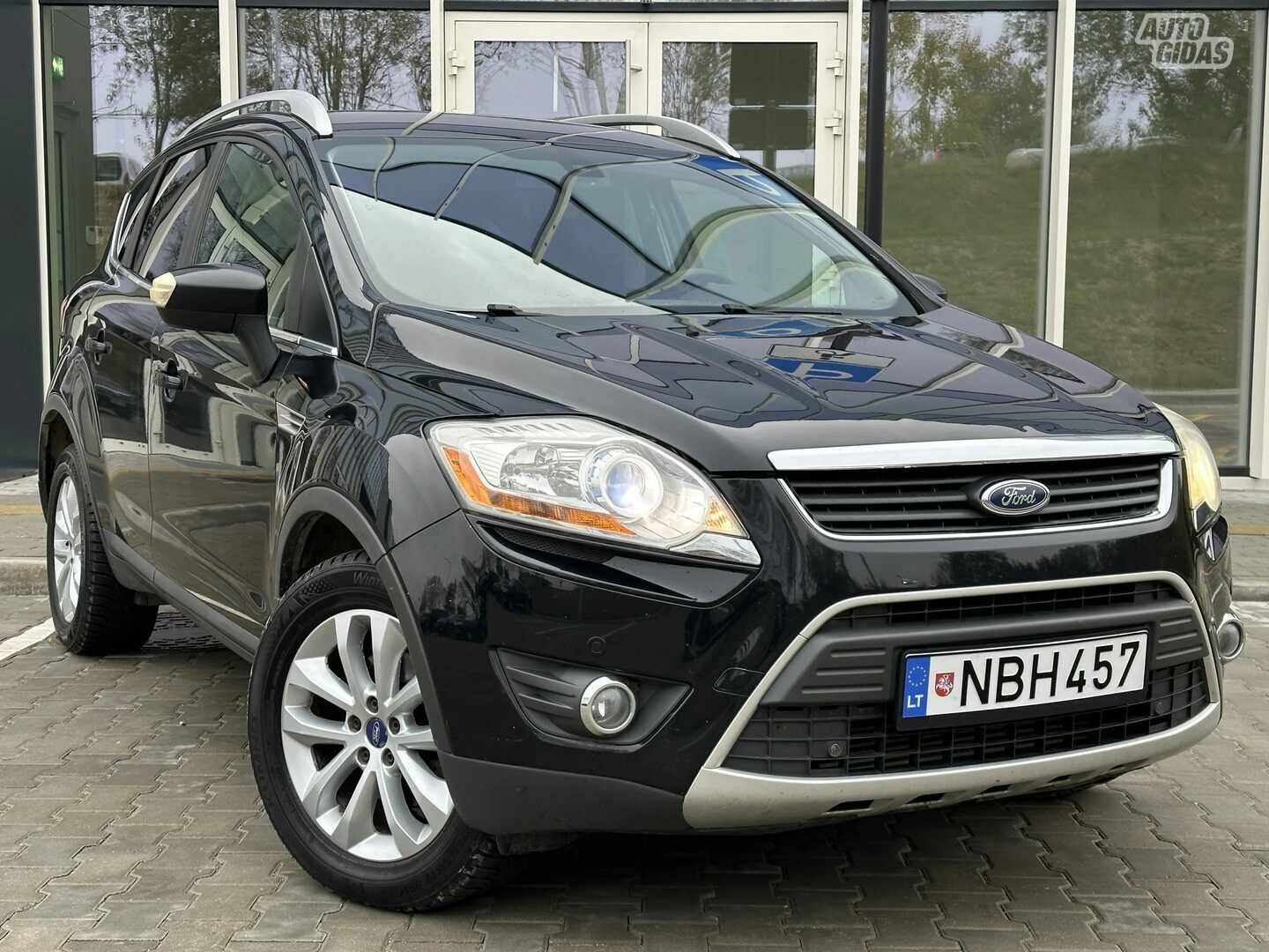 Ford Kuga 2011 y Off-road / Crossover