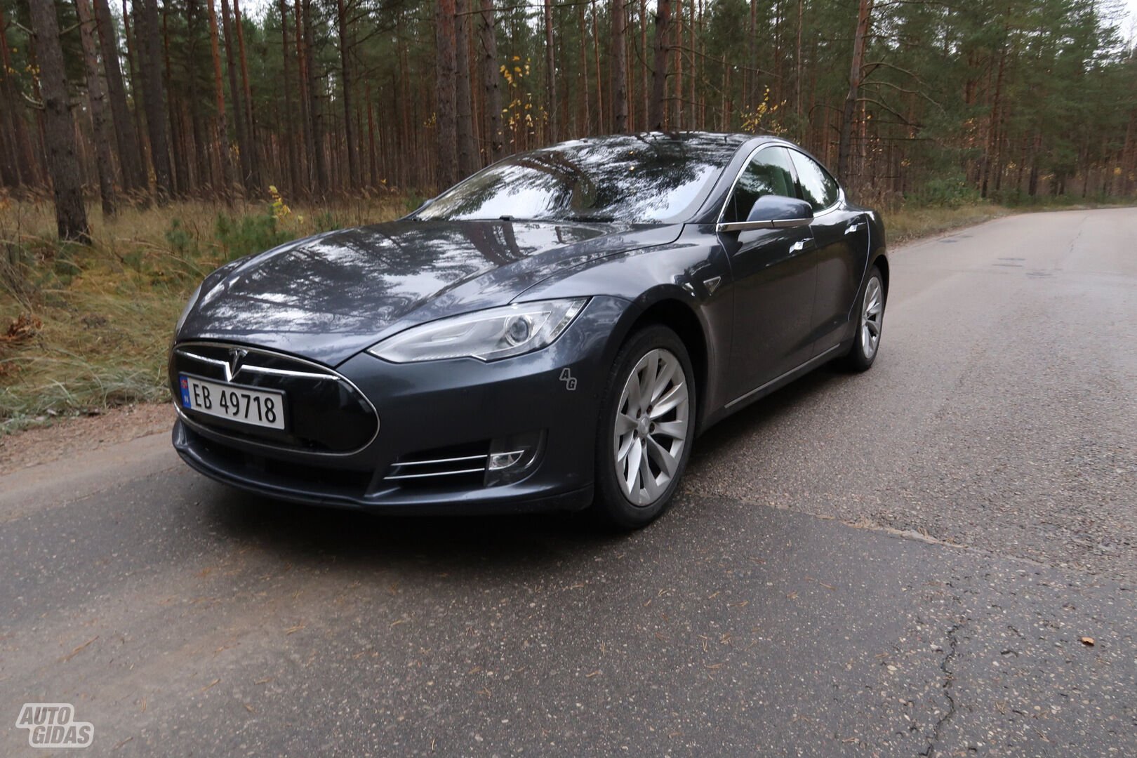 Tesla Model S 2015 y Hatchback