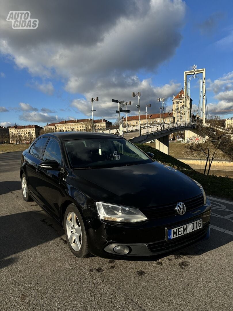 Volkswagen Jetta 2012 y Sedan