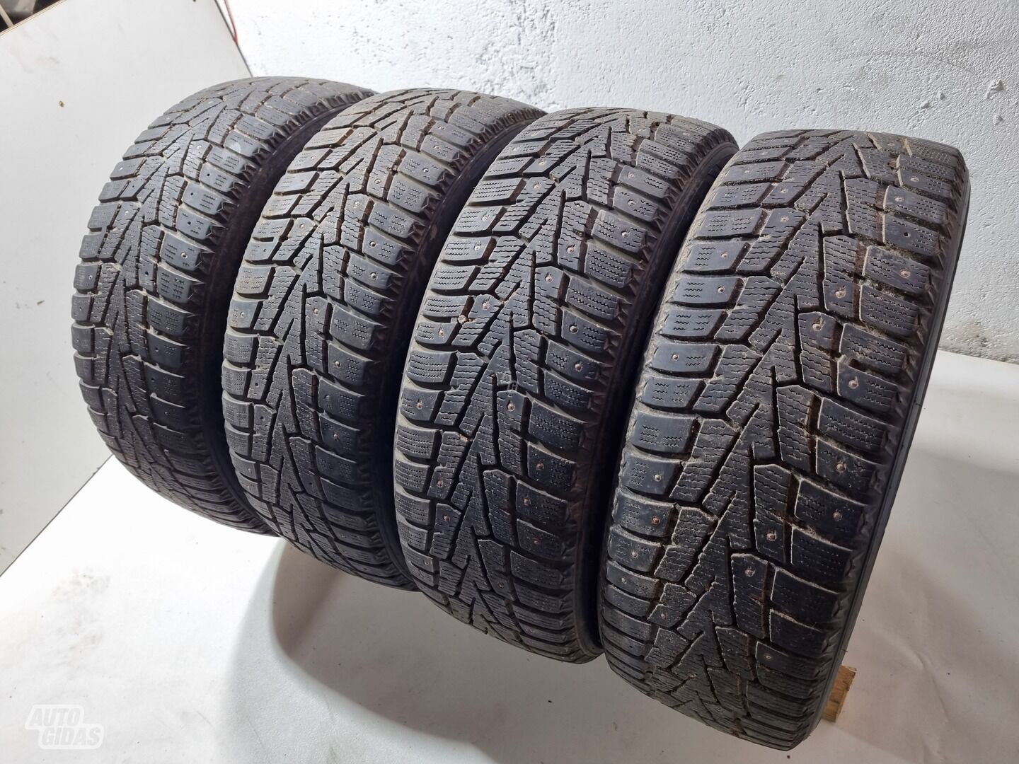 Roadstone dygliuotos R16 зимние шины для автомобилей