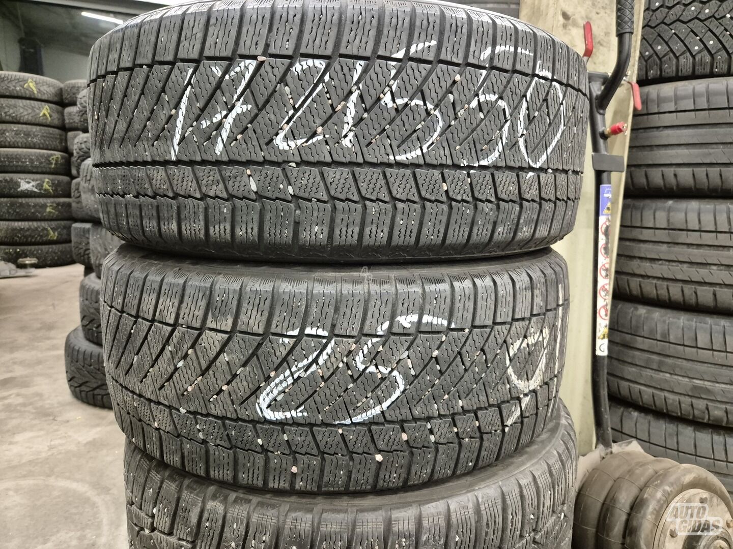 Continental R17 universal tyres passanger car