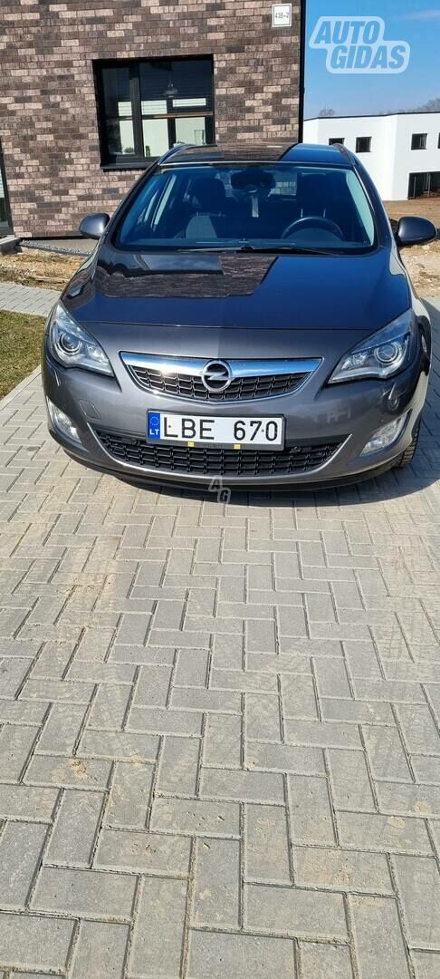 Opel Astra J 2011 г