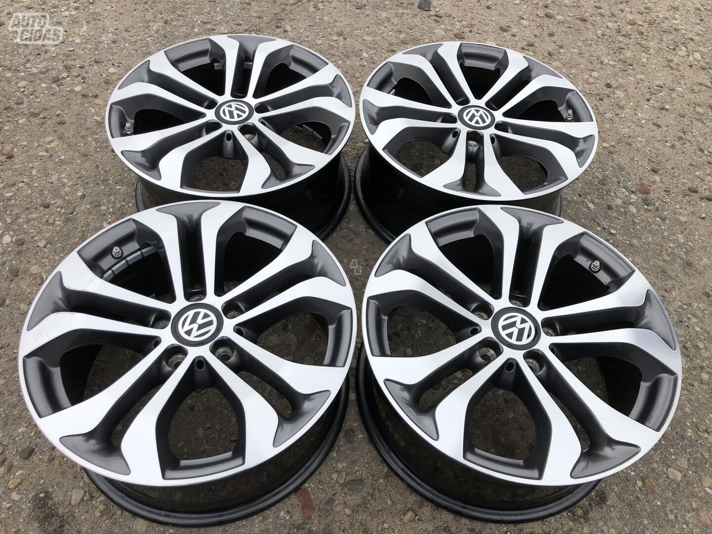 Volkswagen Siunciam, 7,5J ET36 light alloy R17 rims