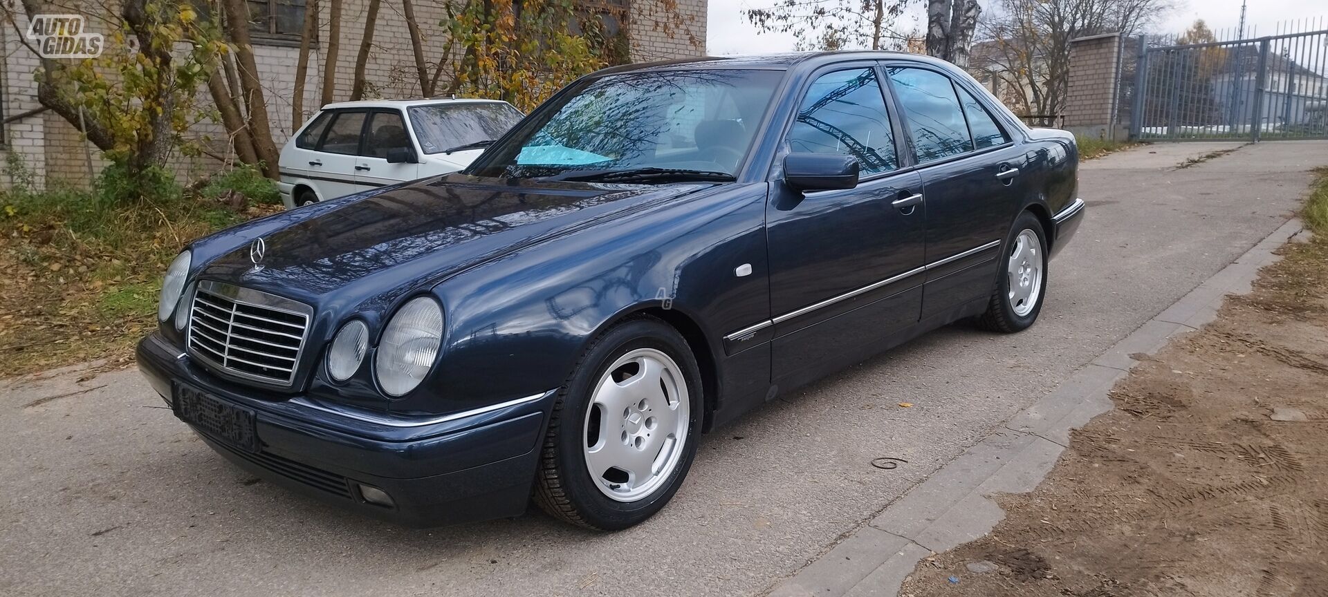 Mercedes-Benz E 300 1996 y Sedan