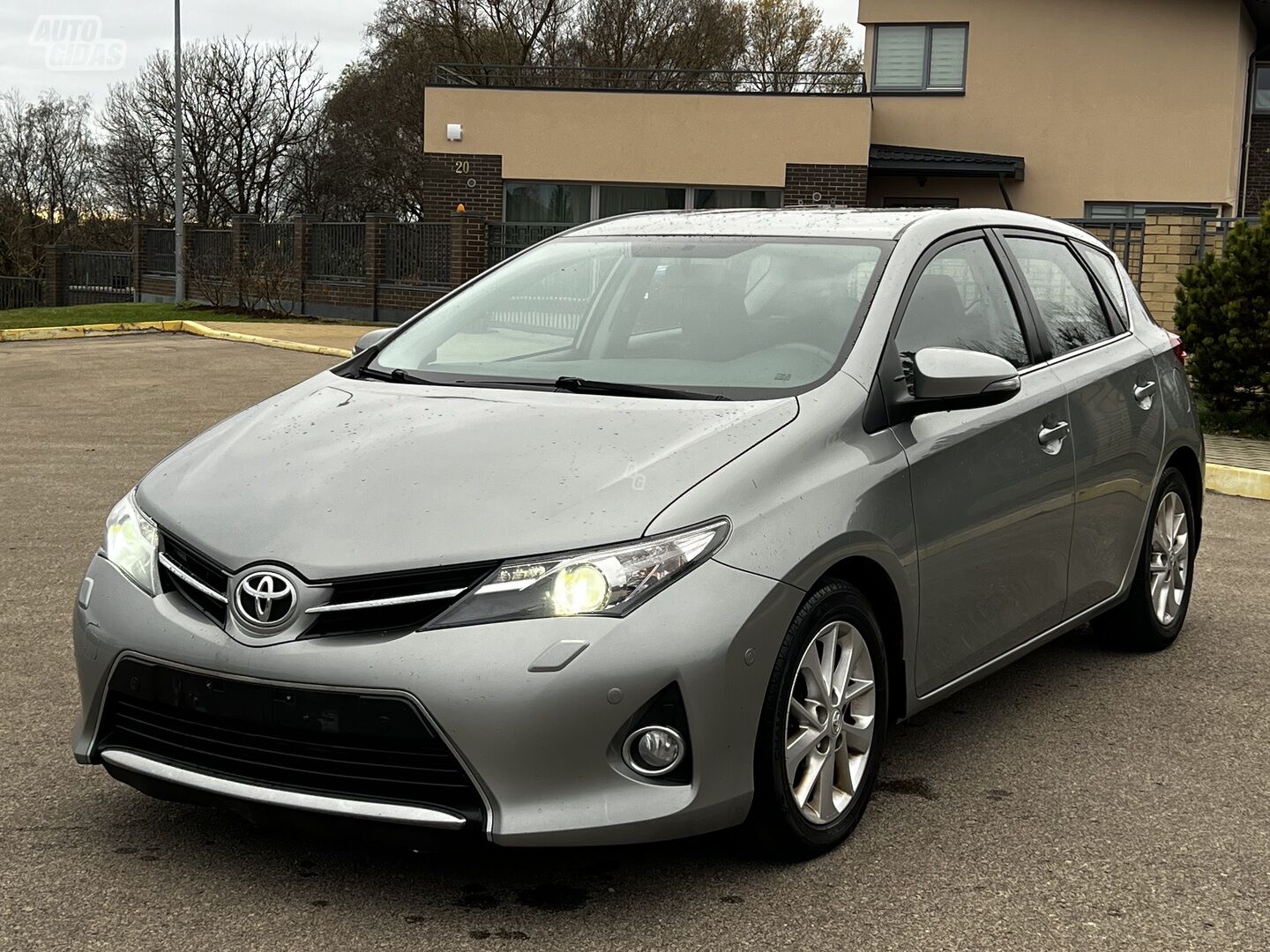 Toyota Auris II 2013 г