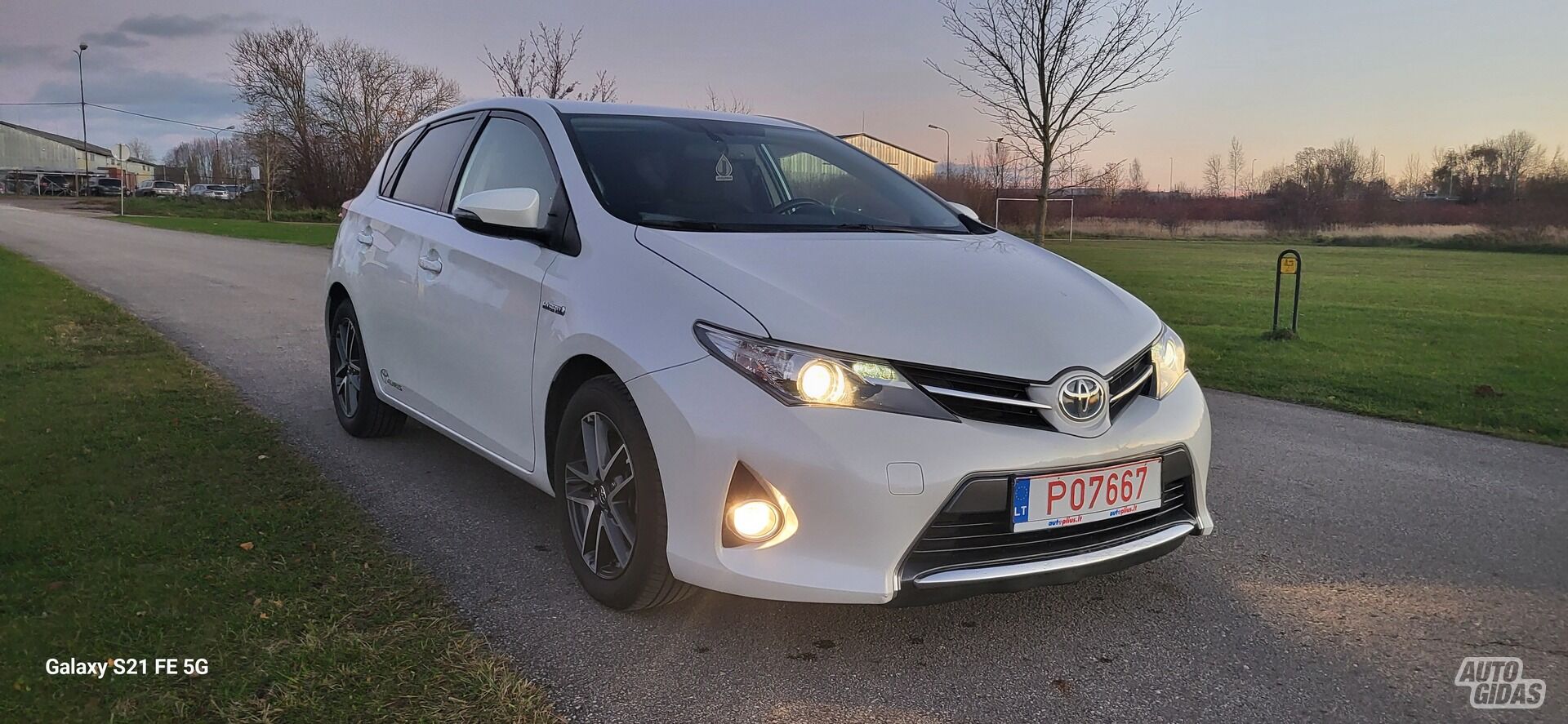 Toyota Auris II 2015 г