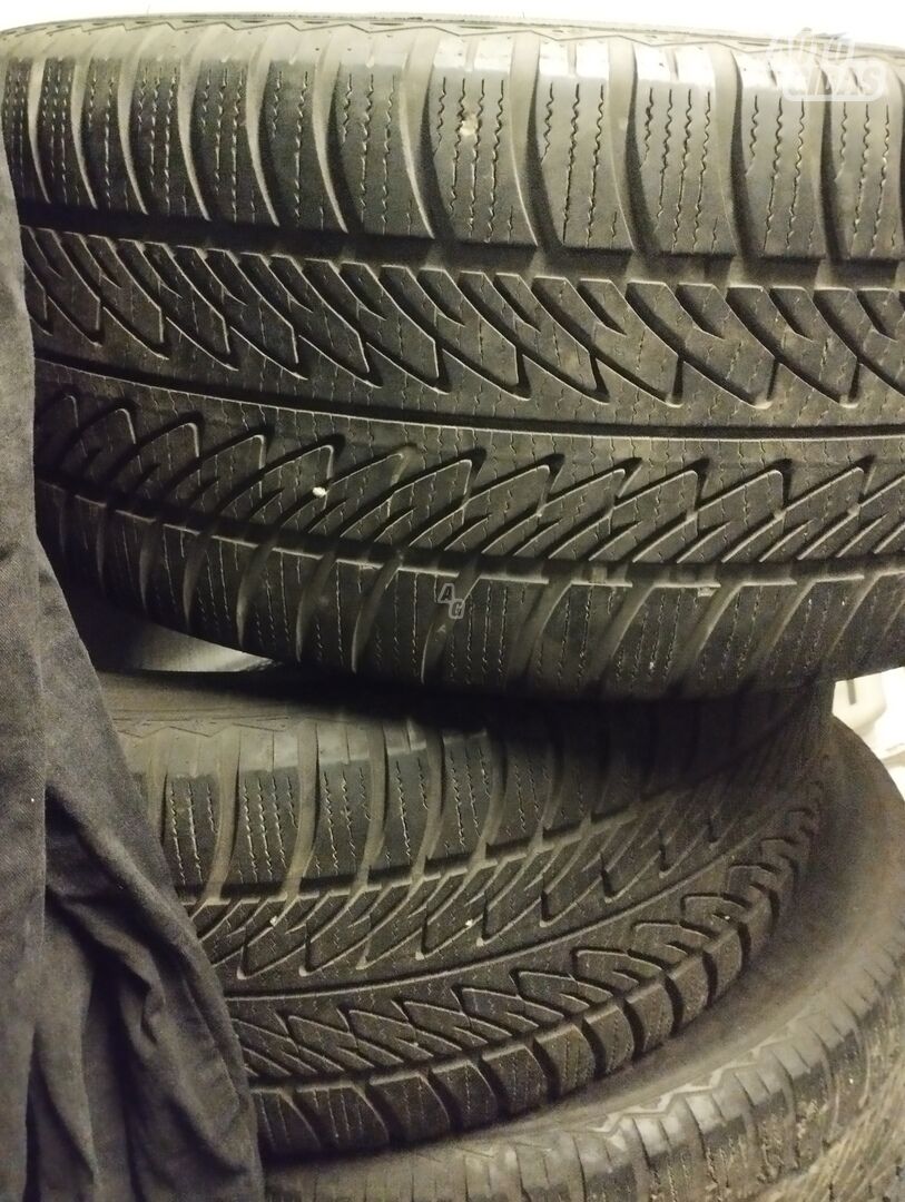 Goodyear Ultragrip 8 R20 žieminės padangos lengviesiems