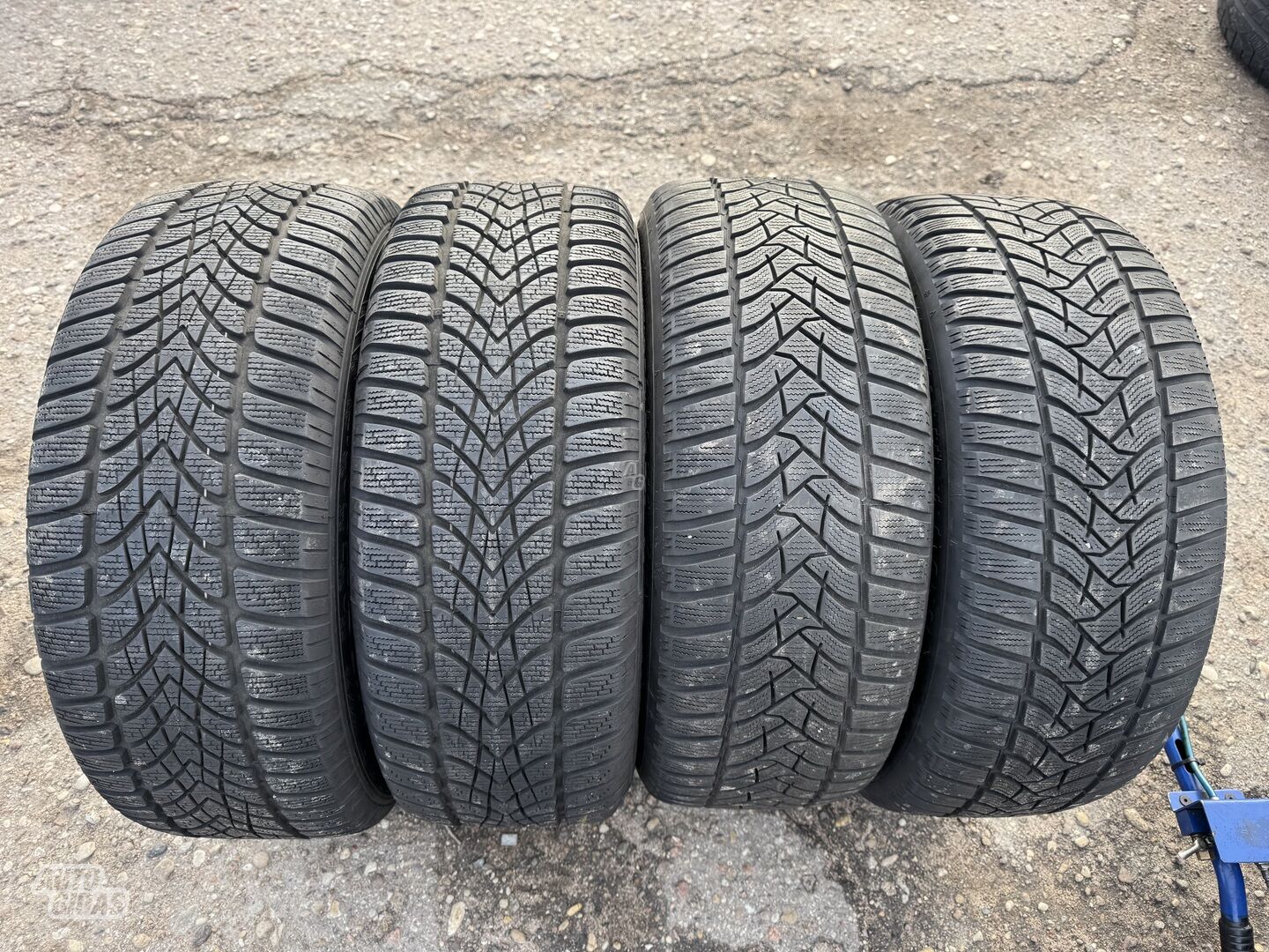 Dunlop Siunciam, 6+7mm 2022 R17 winter tyres passanger car