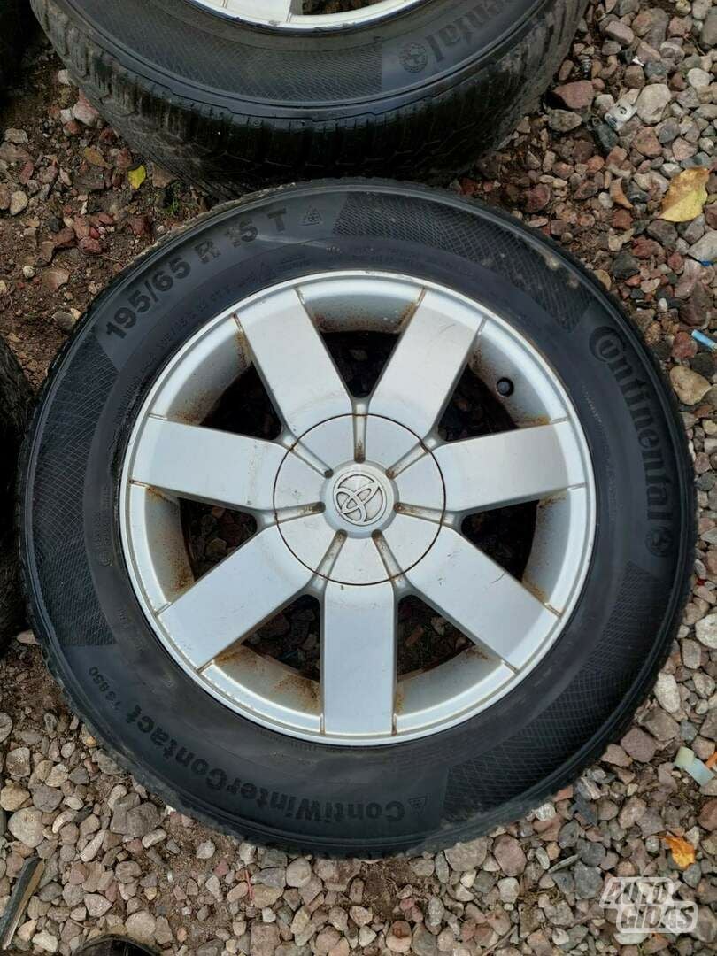 Corolla light alloy R15 rims