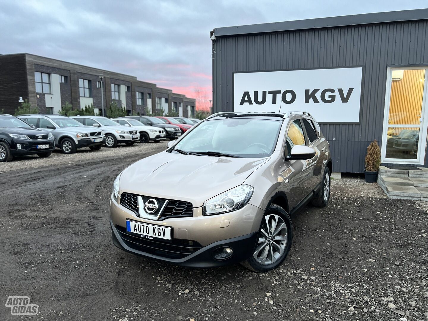 Nissan Qashqai 2012 г Внедорожник / Кроссовер