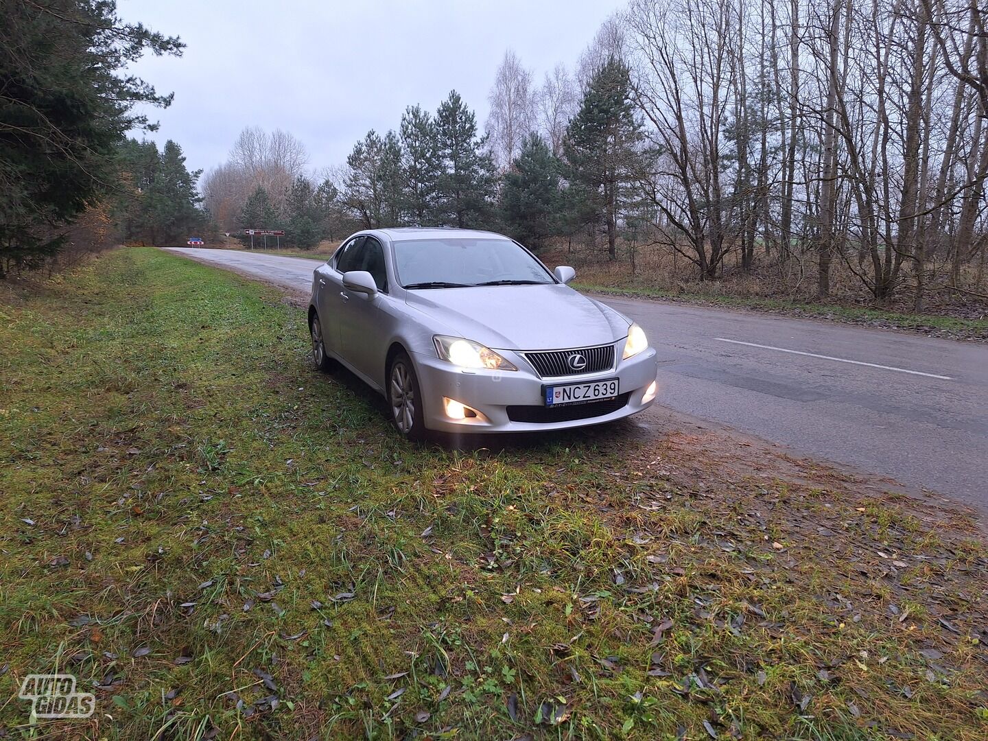 Lexus IS 220 2010 y Sedan