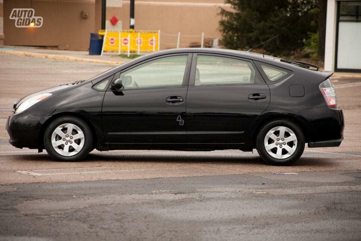 Toyota Prius 2004 г Хэтчбек