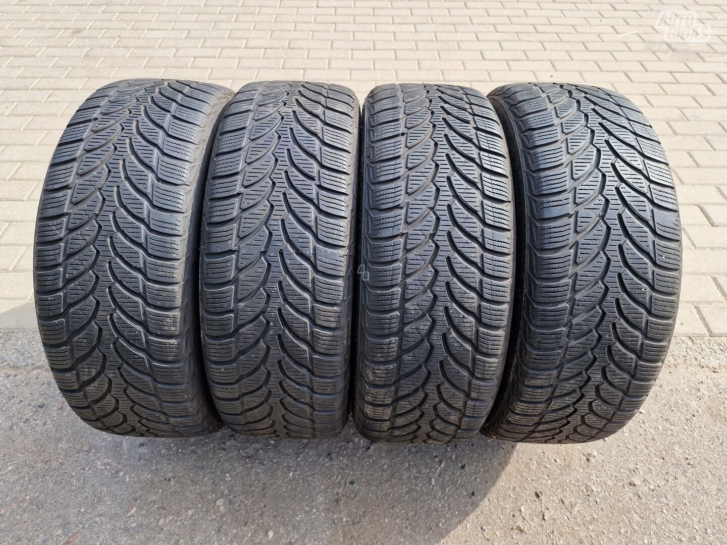 Bridgestone BLIZZAK LM-32 MO R16 зимние шины для автомобилей